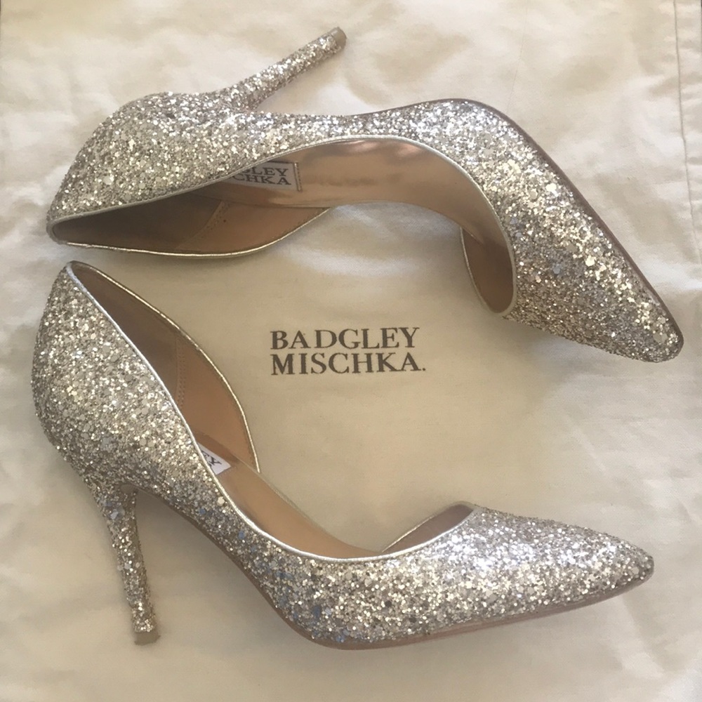Badgley Mischka Gold Glitter Dixi Pumps